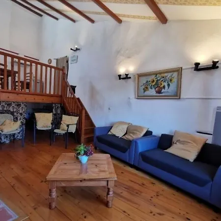 Saint-ilpize, 4 Pieces, 6 Personnes - Fr-1-582-199 Holiday home *