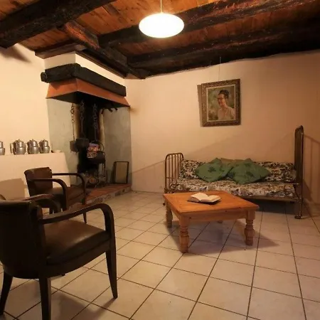 Holiday home Saint-ilpize, 4 Pieces, 6 Personnes - Fr-1-582-199
